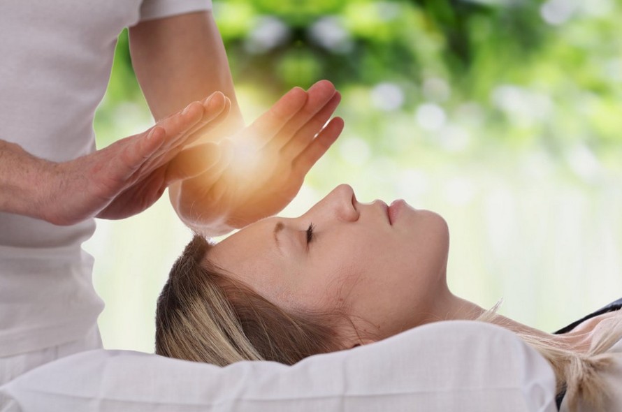 SESSÃO DE REIKI PRESENCIAL COM AROMATERAPIA